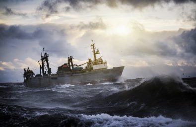 Fischerschiff im Sturm Fischerschiff im Sturm